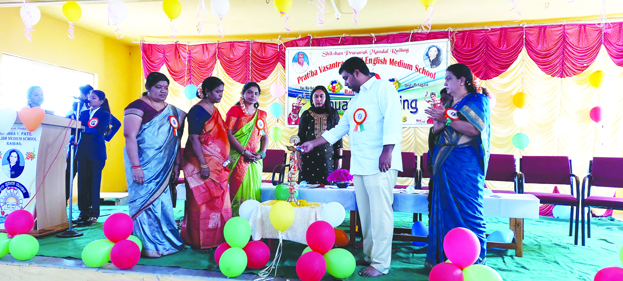 ವಾಷರ್ಿಕ ಸ್ನೇಹ ಸಮ್ಮೇಳನ, ಬಹುಮಾನ ವಿತರಣೆ